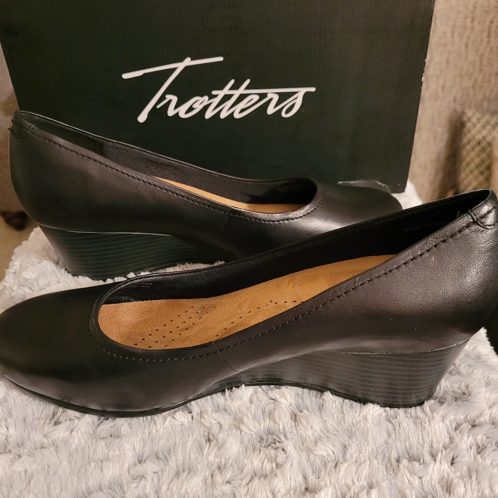 Trotters Winnie Wedge Pumps